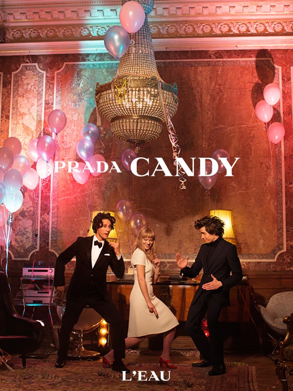 Photo : Après le parfum Candy, l'actrice Léa Seydoux a posé pour la  collection Croisière 2012 de Prada. - Purepeople