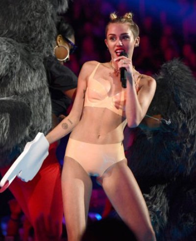 Miley Cyrus: Nude Bra & Underwear at MTV VMAs 2013!: Photo 2937727