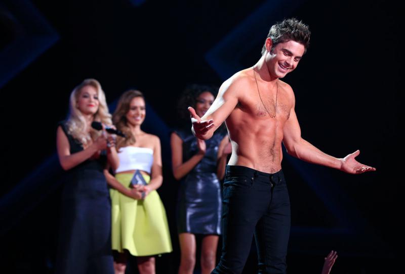 WTFSG-Zac-Efron-Shirtless-2014-MTV-Movie-Awards