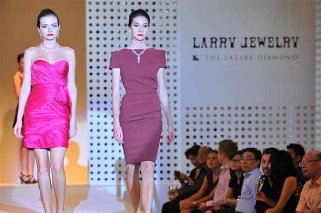 WTFSG-larry-jewelry-unveils-spring-2012-collection-2