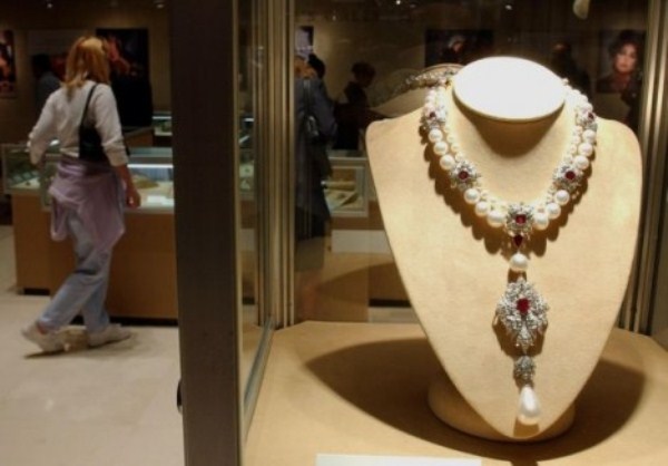 WTFSG-Elizabeth-Taylor-private-jewelry-collection