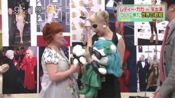 WTFSG-lady-gaga-hello-kitty-doll-japan-sukkiri