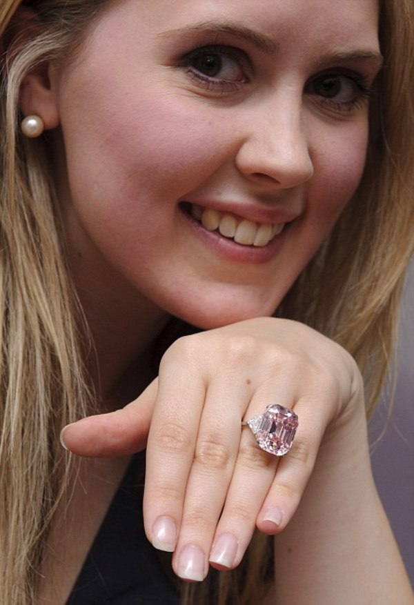 WTFSG-sotheby-diamond-pink-model