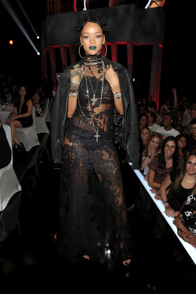 WTFSG-Rihanna-Givenchy-2014-iHeartRadio-Music-Awards