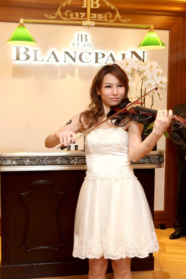 WTFSG_blancpain-opens-two-boutiques-in-hong-kong_Violinist