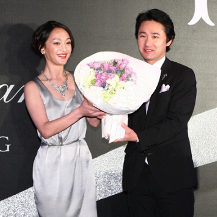 WTFSG_cle-de-peau-beaute-hosts-sky100-gala-10th-anniversary_Zhou-Xun_Yoshiaki-Okabe