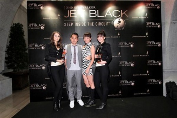 WTFSG_johnnie-walker-jet-black-singapore-f1-party-2011_jade-seah