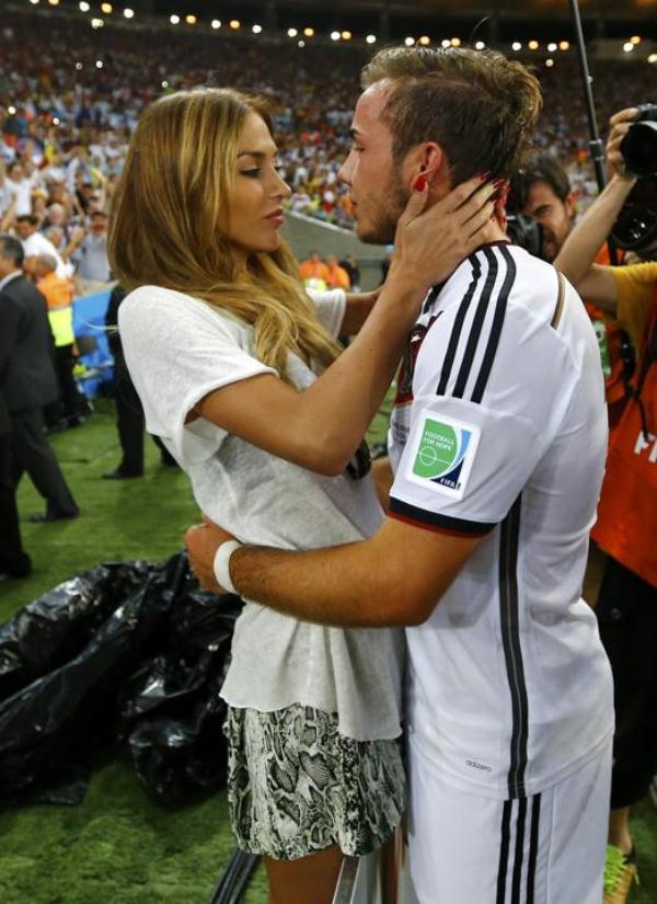 WTFSG_mario-gotze-girlfriend-ann-kathrin-brommel_10