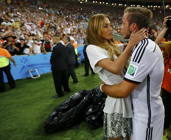 WTFSG_mario-gotze-girlfriend-ann-kathrin-brommel_11