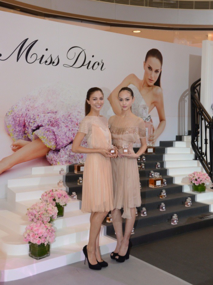WTFSG_miss-dior-fragrance-of-the-creator-exhibition-opening_Cara-Grogan_Jessica-Cambensy