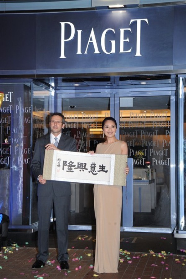 WTFSG_piaget-new-boutique-at-lee-gardens-hk_Miriam-Yeung_calligraphy