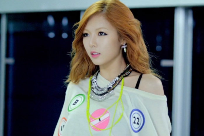 WTFSG_K-pop-Diva_Hyuna_Venna-necklace_Psy_Gangnam-Style