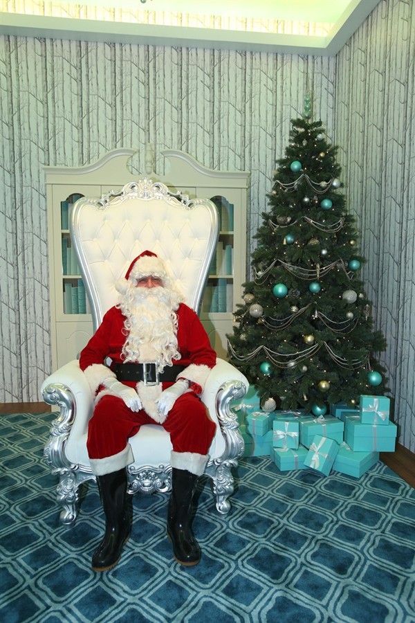 WTFSG_brilliant-tiffany-winter-holiday-hong-kong_Santa-Claus
