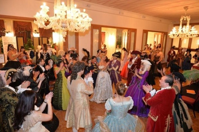 WTFSG_damiani-carnevale-di-venice-costume-ball_ballroom