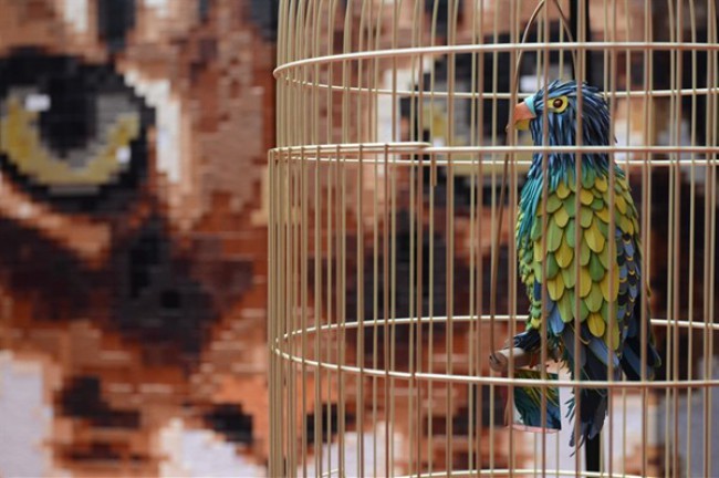 WTFSG_hermes-gift-of-time-exhibition-singapore_stroke-of-time-parrot