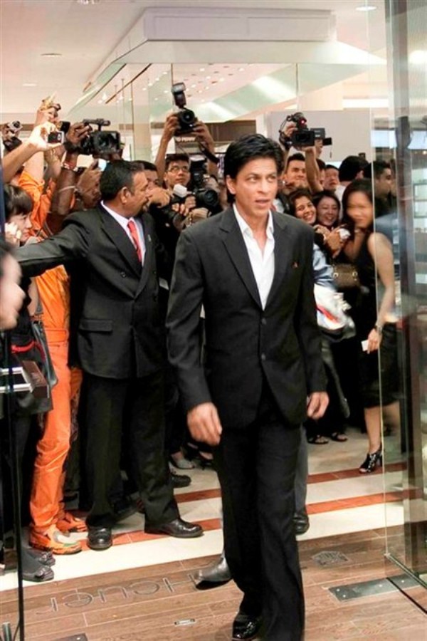 WTFSG_tag-heuer-first-global-concept-store-shah-rukh-khan_2