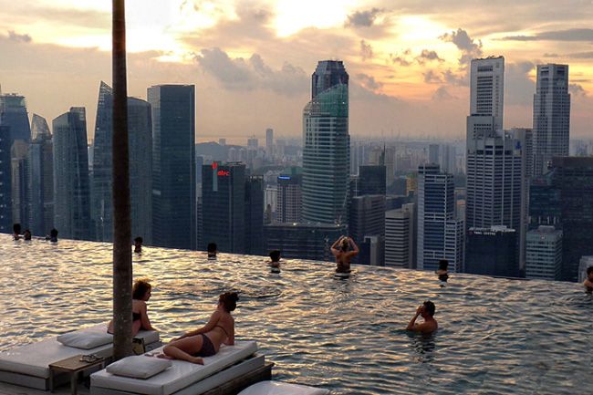 WTFSG_top-10-hotel-pools-in-the-world_marina-bay-sands_Singapore-skyline
