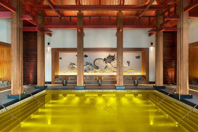 WTFSG_top-10-hotel-pools-in-the-world_st-regis-hotel_lhasa