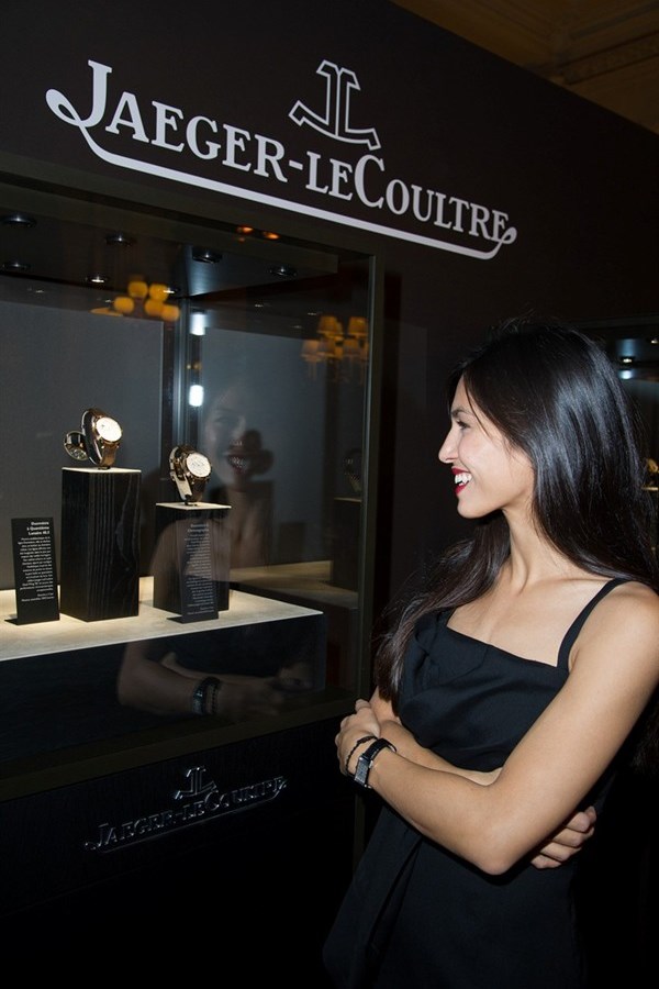 WTFSG_jaeger-lecoultre-reveals-place-vendome-flagship_Elodie-Yung-display