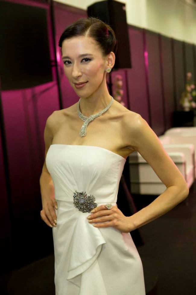 WTFSG_singapore-jewellery-gem-fair-2014_Stephanie-Carrington-host