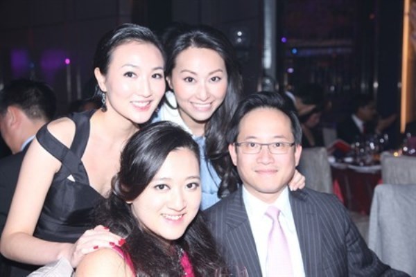WTFSG_chow-tai-fook-hosts-charity-gala-Ritz-Carlton-hk_Melissa-Fok_Winne-Chiu_Thomas-Tsang