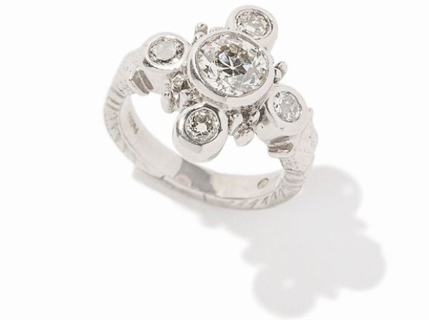 WTFSG_auctionata_Loree-Rodkin-Ring-Platinum-Diamonds