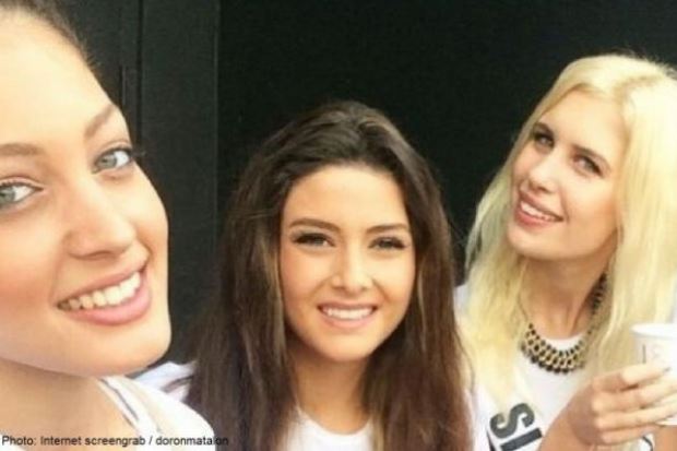 WTFSG_miss-lebanon-selfie-miss-israel