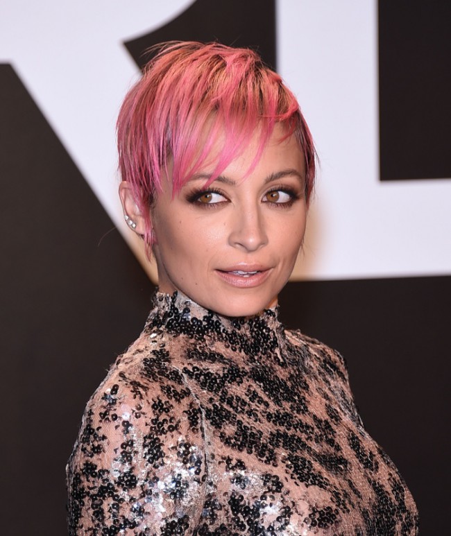 WTFSG_celebrities-stars-with-pink-hair_nicole-richie