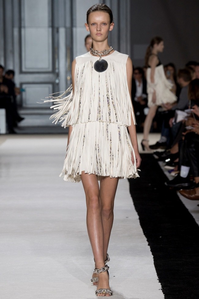 WTFSG_giambattista-valli-2015-spring-summer-runway