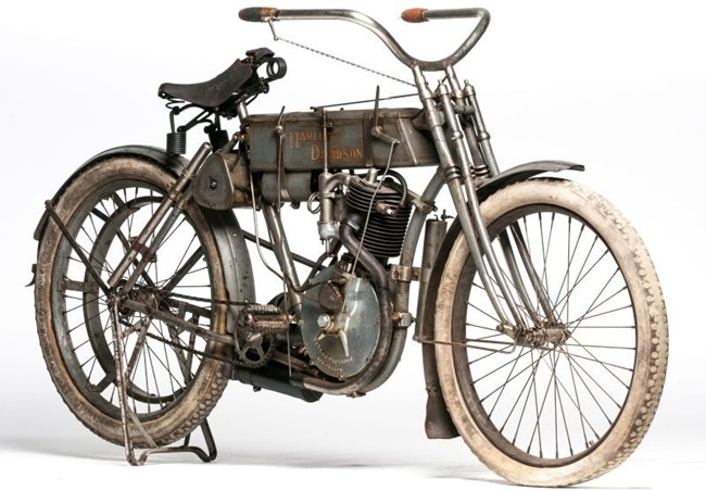 WTFSG_1907-harley-davidson-strap-tank-auction-us650000_3