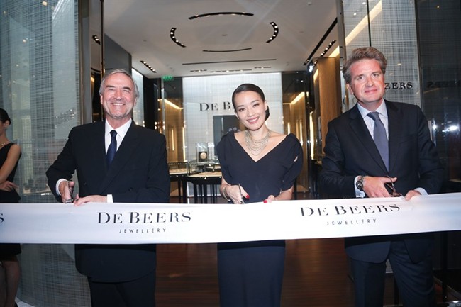 WTFSG_de-beers-opens-first-shanghai-store_2