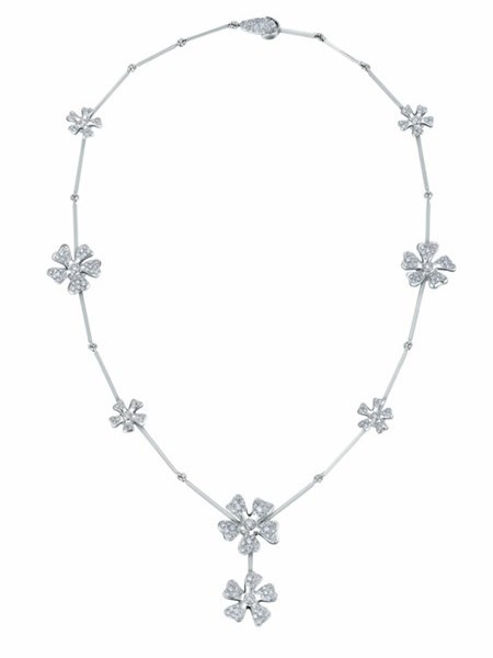 WTFSG_de-beers_Wildflowers-Drop-Necklace