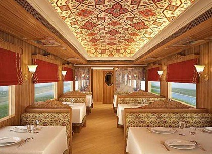 WTFSG_maharajas-express-indian-train-service_2