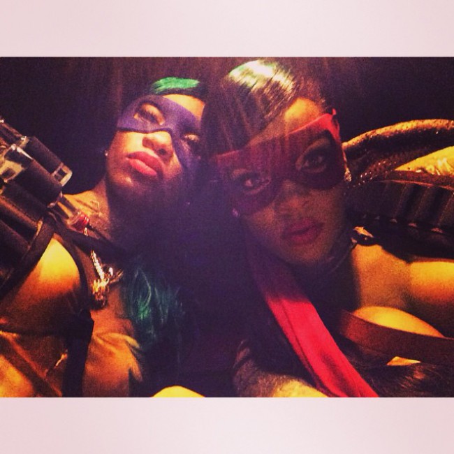 WTFSG_rihanna-ninja-turtles-costume