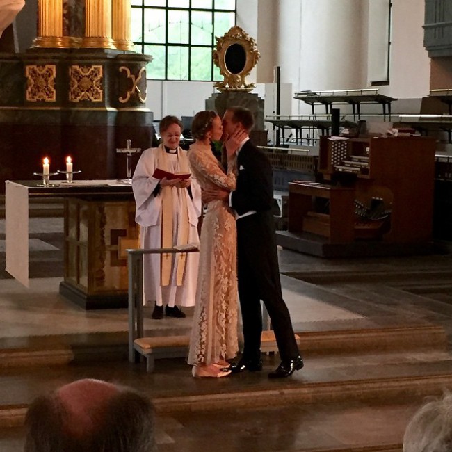 WTFSG_Frida-Gustavsson-Wedding-Kiss
