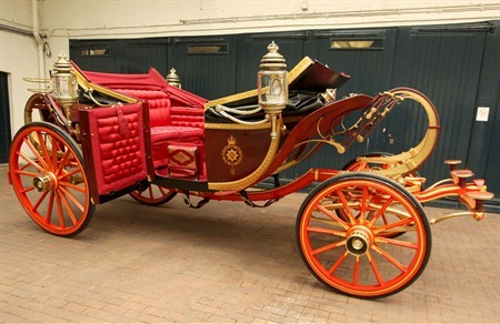 WTFSG_wedding-carriages-of-kate-and-william-unveiled_1