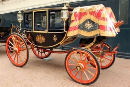 WTFSG_wedding-carriages-of-kate-and-william-unveiled_2