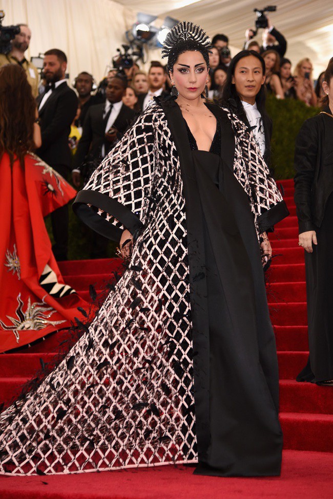 WTFSG_2015-met-gala-red-carpet-style_lady-gaga