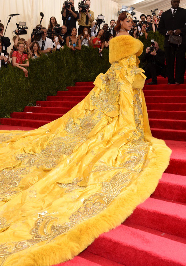 WTFSG_2015-met-gala-red-carpet-style_rihanna