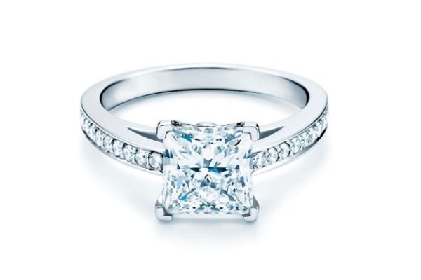 WTFSG_guide-how-to-buy-a-diamond-engagement-ring_Tiffany-Co_Novo-ring