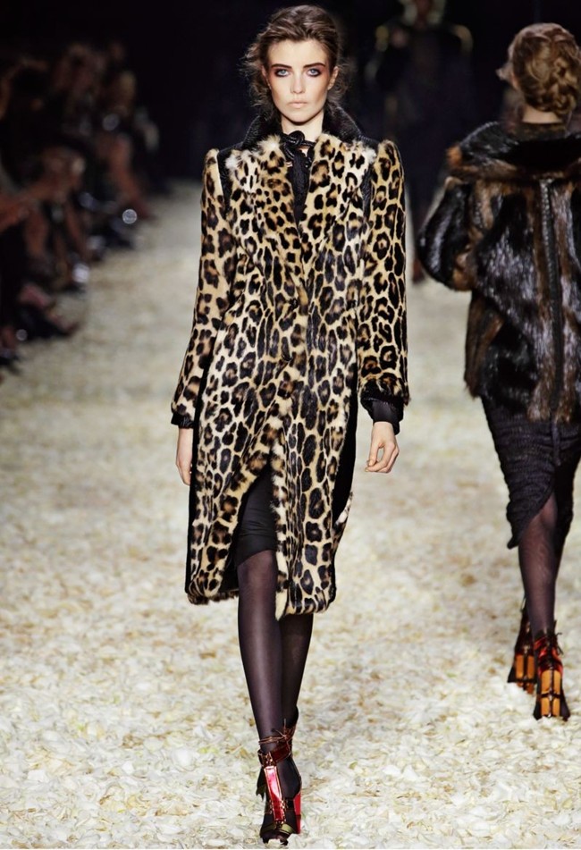 WTFSG_tom-ford-women-fall-winter-2015_5