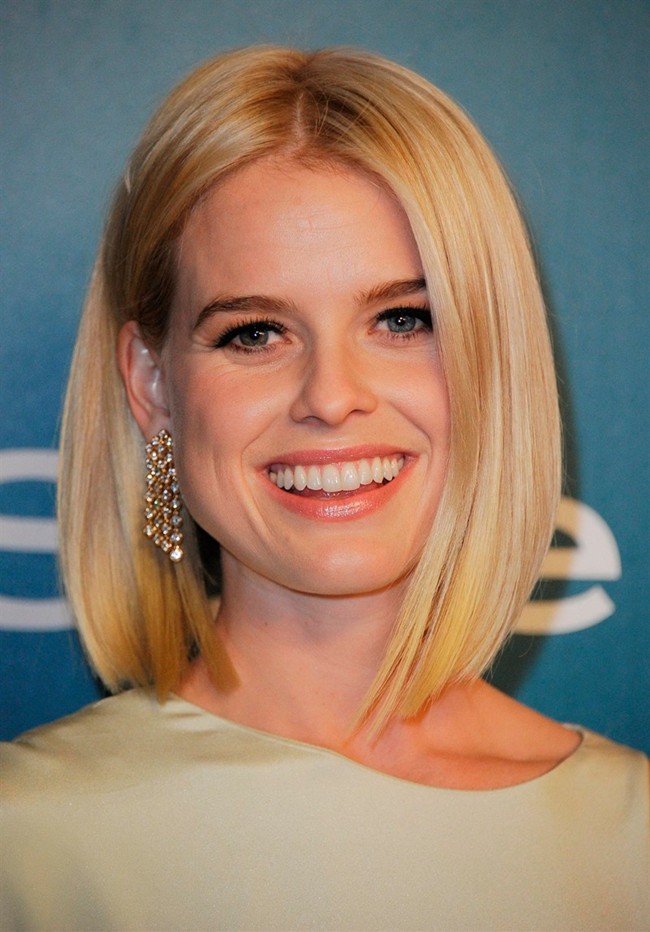 WTFSG_van-cleef-arpels-golden-globes-2012_Alice-Eve