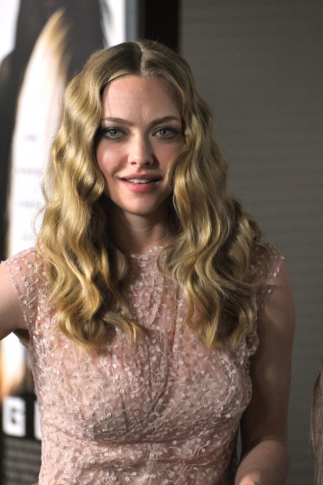 WTFSG_amanda-seyfried-wavy-blonde-hair