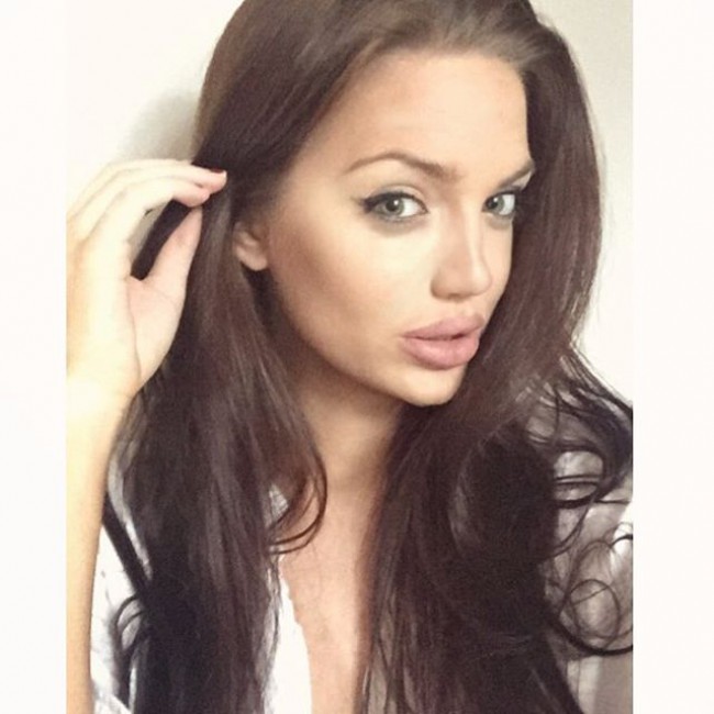 WTFSG_angelina-jolie-instagram-lookalike_3