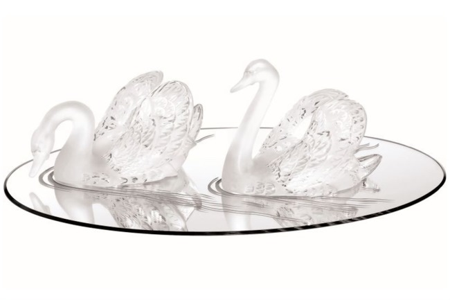 WTFSG_swan-sculptures-on-an-oval-mirror-lake-by-lalique_1