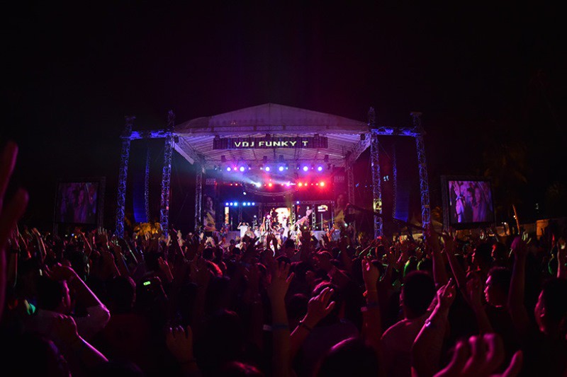 WTFSG_Siloso-Beach-Party-2014-Crowd