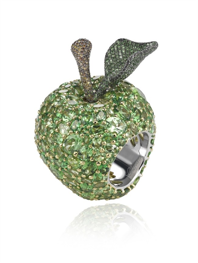 WTFSG_chopard-keeps-doctors-away-with-apple-ring_2