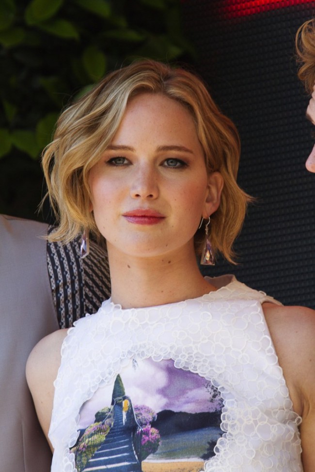 WTFSG_jennifer-lawrence-wavy-bob-hairstyle