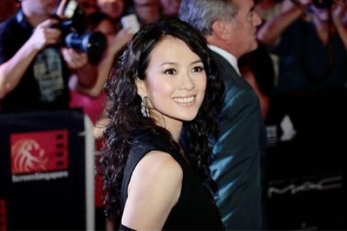 WTFSG_zhang-ziyi-lights-up-screensingapore-in-chopard_1