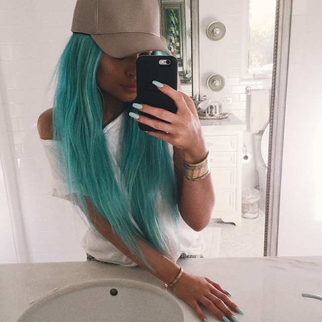 WTFSG_kylie-jenner-aqua-blue-hair